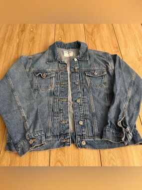 Old Navy Classic Denim Jacket in Medium Blue